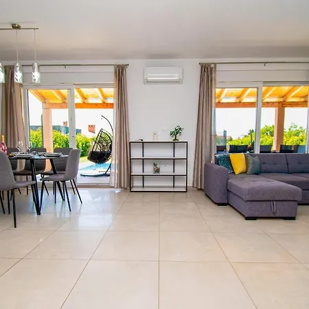 The Beautiful With A Private Pool *