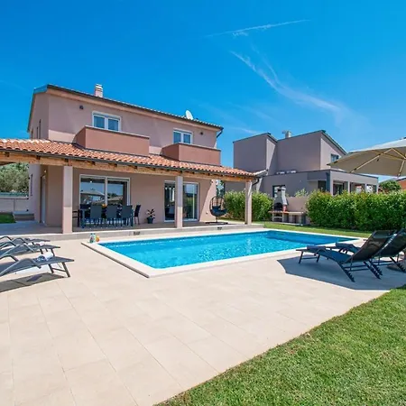 The Beautiful With A Private Pool * Medulin