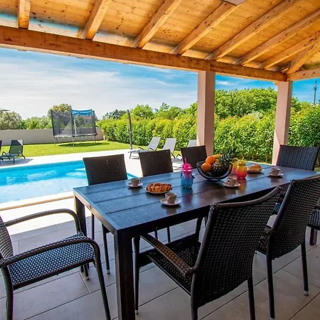 Apartman The Beautiful With A Private Pool Medulin