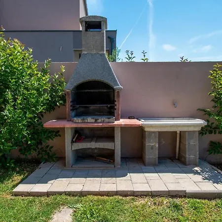 Apartman The Beautiful With A Private Pool Medulin