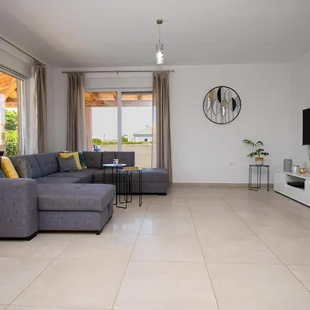 Apartman The Beautiful With A Private Pool
