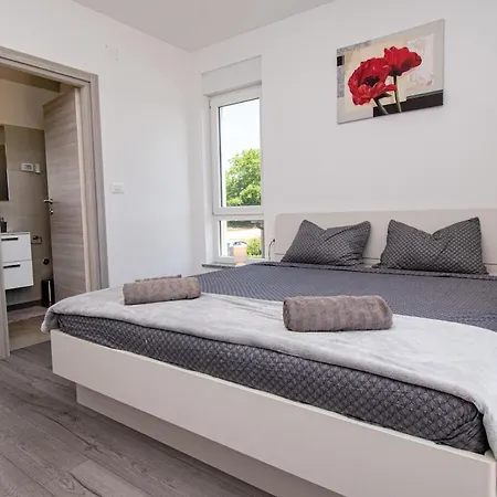The Beautiful With A Private Pool Apartamento